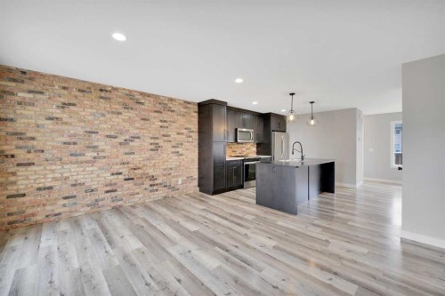 15 Iron Gate Boulevard, Sylvan Lake, AB - Indoor Photo Showing Kitchen
