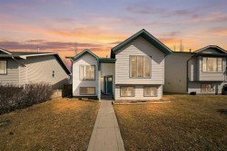93 Old Boomer Road Sylvan Lake, AB T4S 2H9