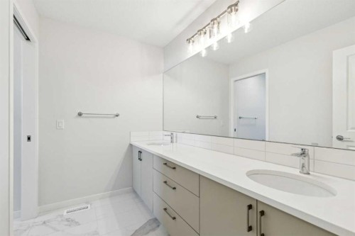 38 Annette Green Nw, Calgary, AB - Indoor Photo Showing Bathroom