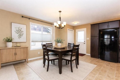 114 Redwood Boulevard, Springbrook, AB - Indoor Photo Showing Dining Room