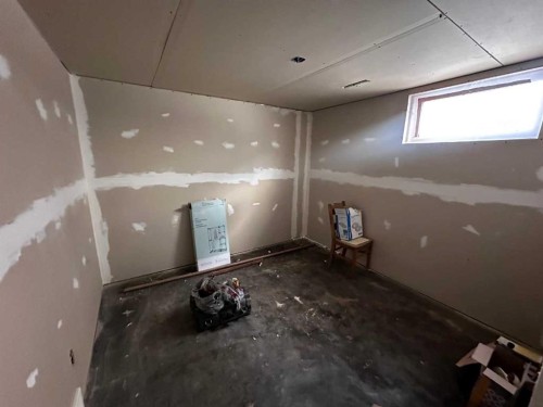 4413 40A Avenue, Red Deer, AB - Indoor Photo Showing Garage