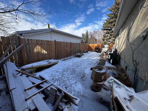 4413 40A Avenue, Red Deer, AB - Outdoor
