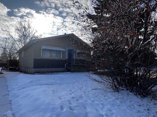 4413 40A Avenue, Red Deer, AB - Outdoor