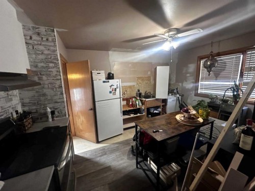 4413 40A Avenue, Red Deer, AB - Indoor Photo Showing Other Room