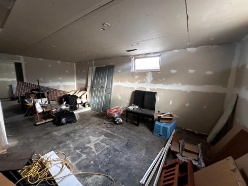 4413 40A Avenue, Red Deer, AB - Indoor Photo Showing Other Room