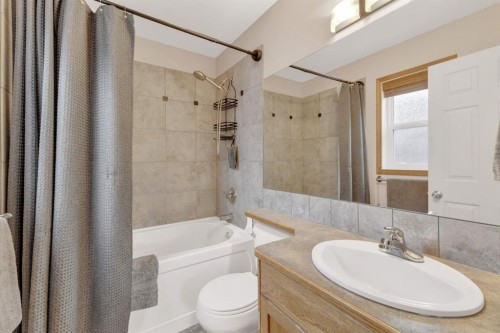 43 Stephenson Crescent, Red Deer, AB - Indoor Photo Showing Bathroom