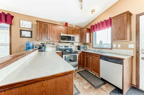 633 Lancaster Drive, Red Deer, AB - Indoor Photo Showing Kitchen