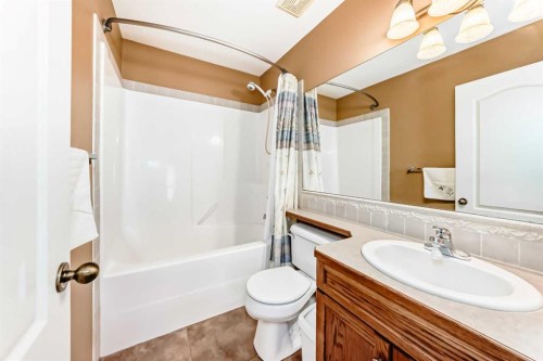 633 Lancaster Drive, Red Deer, AB - Indoor Photo Showing Bathroom