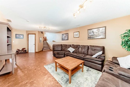 633 Lancaster Drive, Red Deer, AB - Indoor Photo Showing Living Room