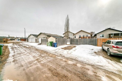 633 Lancaster Drive, Red Deer, AB - Outdoor