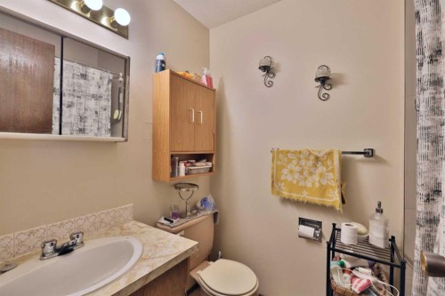 6403B 49 Avenue, Camrose, AB - Indoor Photo Showing Bathroom