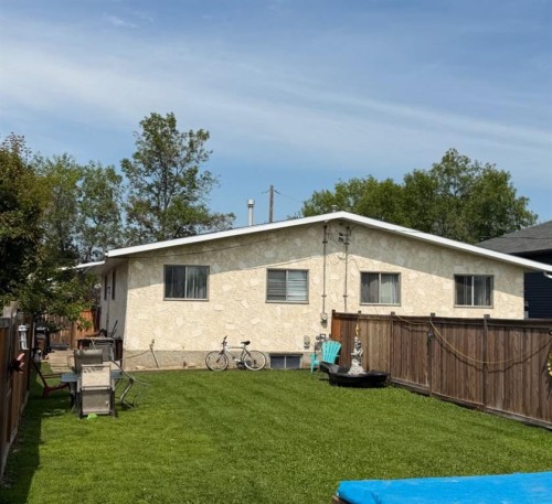6403B 49 Avenue, Camrose, AB - Outdoor