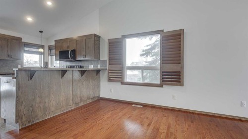 42 Eastpointe, Blackfalds, AB - Indoor Photo Showing Kitchen