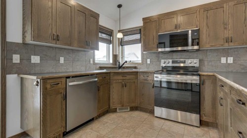 42 Eastpointe, Blackfalds, AB - Indoor Photo Showing Kitchen