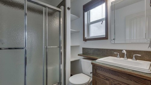 42 Eastpointe, Blackfalds, AB - Indoor Photo Showing Bathroom