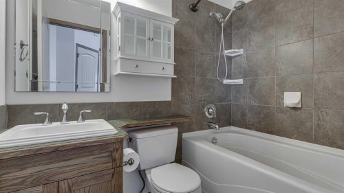 42 Eastpointe, Blackfalds, AB - Indoor Photo Showing Bathroom