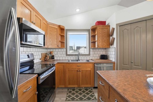 28 Parkside Crescent, Blackfalds, AB - Indoor Photo Showing Kitchen With Double Sink