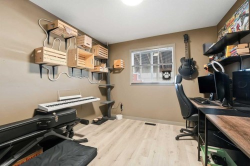 28 Parkside Crescent, Blackfalds, AB - Indoor Photo Showing Office