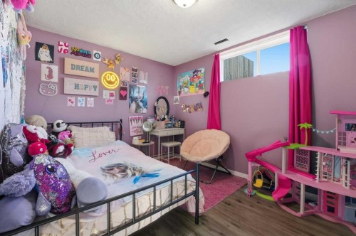 28 Parkside Crescent, Blackfalds, AB - Indoor Photo Showing Bedroom