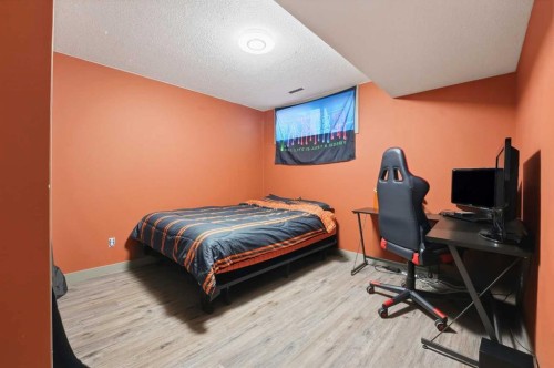 28 Parkside Crescent, Blackfalds, AB - Indoor Photo Showing Bedroom