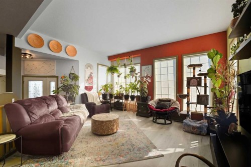 28 Parkside Crescent, Blackfalds, AB - Indoor Photo Showing Living Room