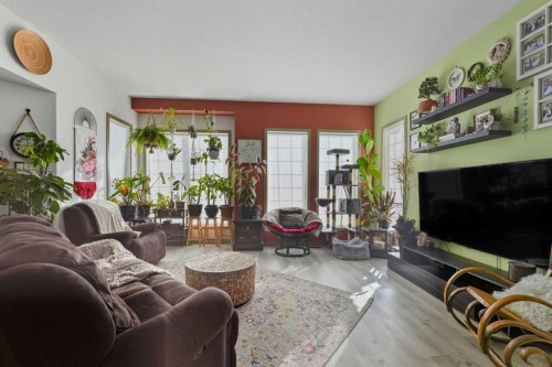 28 Parkside Crescent, Blackfalds, AB - Indoor Photo Showing Living Room