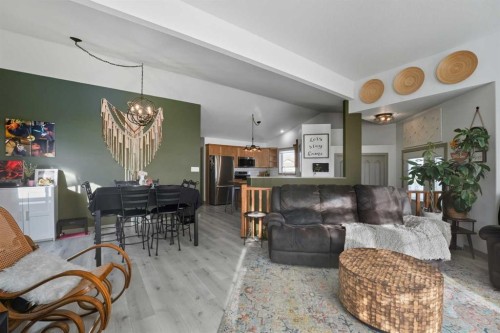 28 Parkside Crescent, Blackfalds, AB - Indoor Photo Showing Living Room
