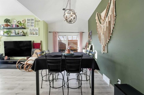 28 Parkside Crescent, Blackfalds, AB - Indoor Photo Showing Dining Room