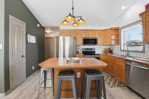 28 Parkside Crescent, Blackfalds, AB - Indoor Photo Showing Kitchen With Double Sink
