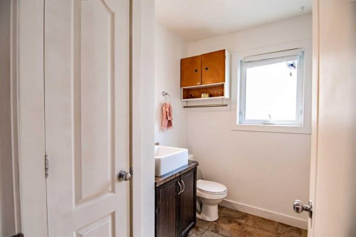 172 Ibbotson Close, Red Deer, AB - Indoor Photo Showing Bathroom