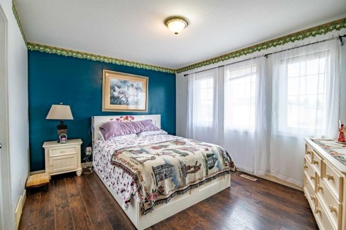 172 Ibbotson Close, Red Deer, AB - Indoor Photo Showing Bedroom