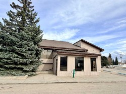 5127 49 Street Rocky Mountain House, AB T4T 1B8