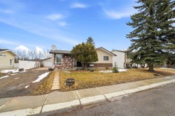 21 Wallace Close Red Deer, AB T4N 5L8