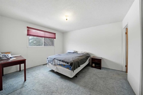 21 Wallace Close, Red Deer, AB - Indoor Photo Showing Bedroom
