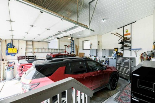 6 Cranna Place, Lacombe, AB - Indoor Photo Showing Garage