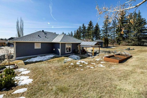 6 Cranna Place, Lacombe, AB - Outdoor