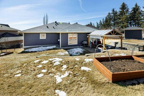 6 Cranna Place, Lacombe, AB - Outdoor