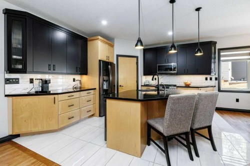 6 Cranna Place, Lacombe, AB - Indoor Photo Showing Kitchen With Upgraded Kitchen