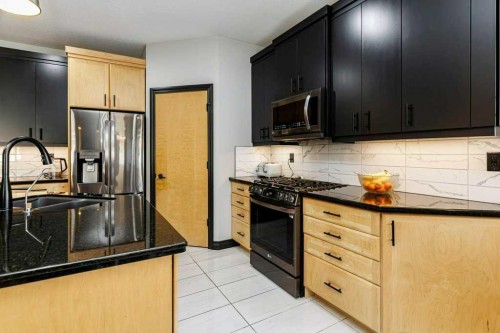 6 Cranna Place, Lacombe, AB - Indoor Photo Showing Kitchen With Upgraded Kitchen