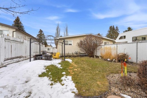69 Wright Avenue, Red Deer, AB - Outdoor