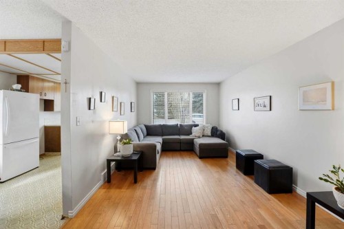 69 Wright Avenue, Red Deer, AB - Indoor Photo Showing Living Room