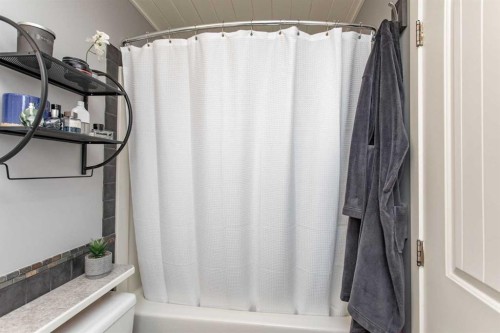 68 Garden Road, Lacombe, AB - Indoor Photo Showing Bathroom