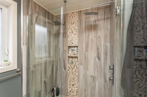 68 Garden Road, Lacombe, AB - Indoor Photo Showing Bathroom
