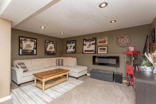 68 Garden Road, Lacombe, AB - Indoor Photo Showing Living Room