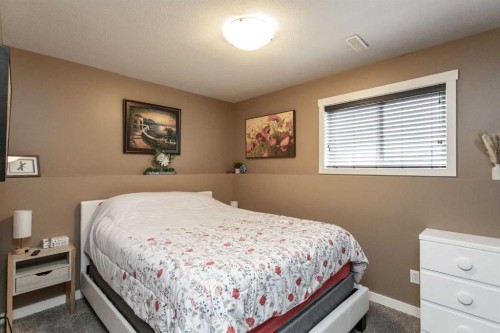 68 Garden Road, Lacombe, AB - Indoor Photo Showing Bedroom