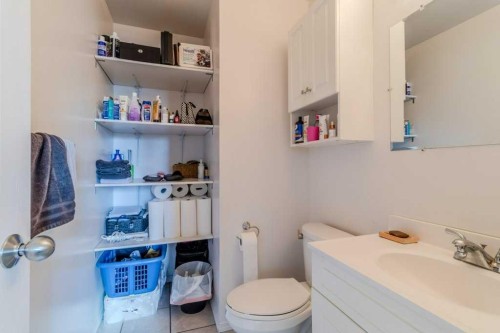 10 Chappel Drive, Red Deer, AB - Indoor Photo Showing Bathroom