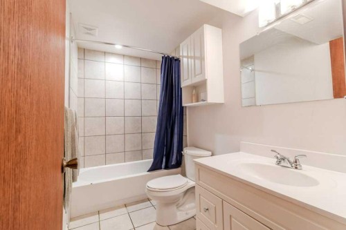 10 Chappel Drive, Red Deer, AB - Indoor Photo Showing Bathroom