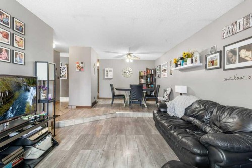10 Chappel Drive, Red Deer, AB - Indoor Photo Showing Living Room