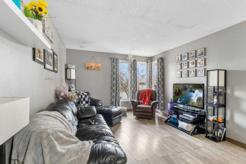 10 Chappel Drive, Red Deer, AB - Indoor Photo Showing Living Room