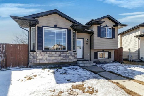 12 Hansen Close  Sylvan Lake, AB T4S 2P1